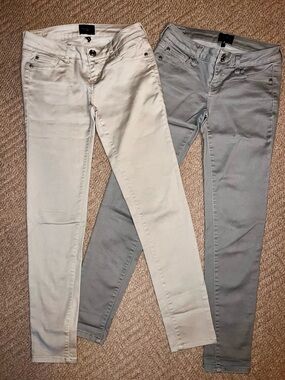 2 pair Celebrity Pink Skinny Jeans 3/26 in Light Gray and Khaki